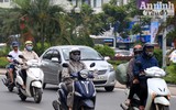 Người Hà Nội bịt kín như ninja chống nắng